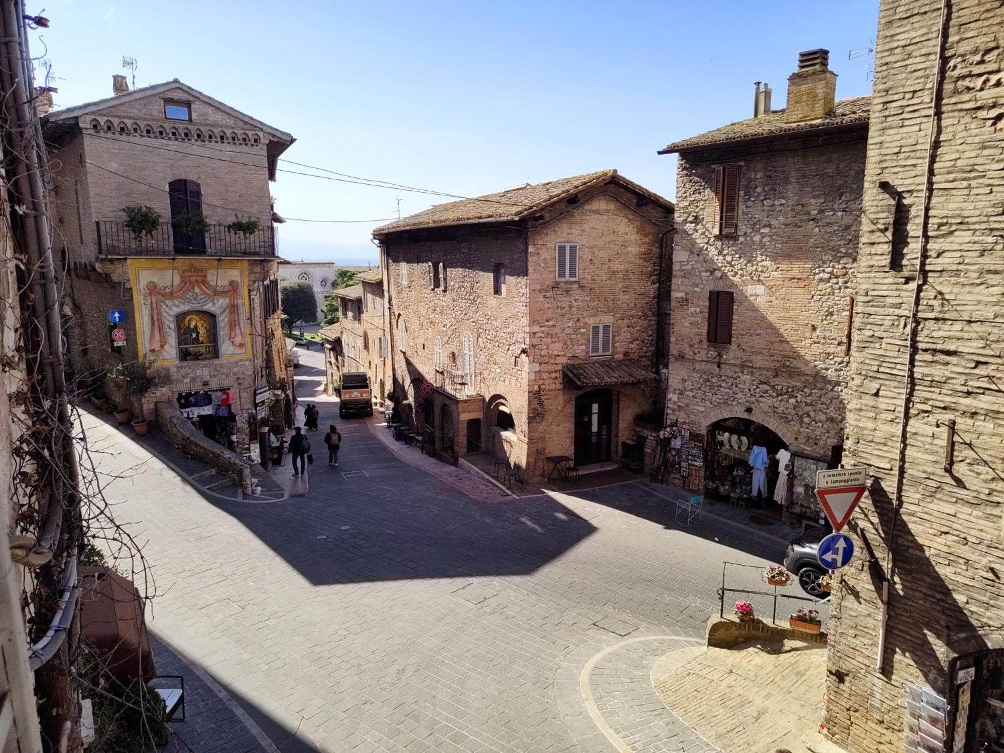 All'Ombra Di San Francesco - Centralissimo - A 110 Mt Dalla Basilica - Myassisisuite, I Dettagli Che Fanno La Differenza Ngoại thất bức ảnh